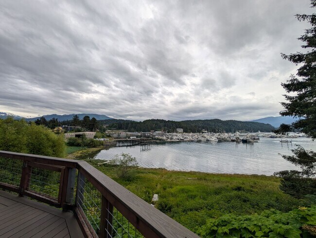Building Photo - 3Bd/2Ba+Den Auke Bay Home, Unfurnished, Lo...