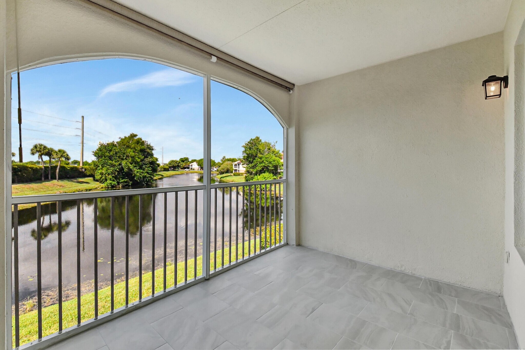 Building Photo - 815 W Boynton Beach Blvd