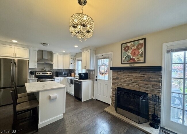 Building Photo - 2109 Jamestown Common