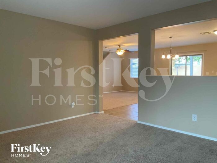 Building Photo - 39485 N Dusty Dr