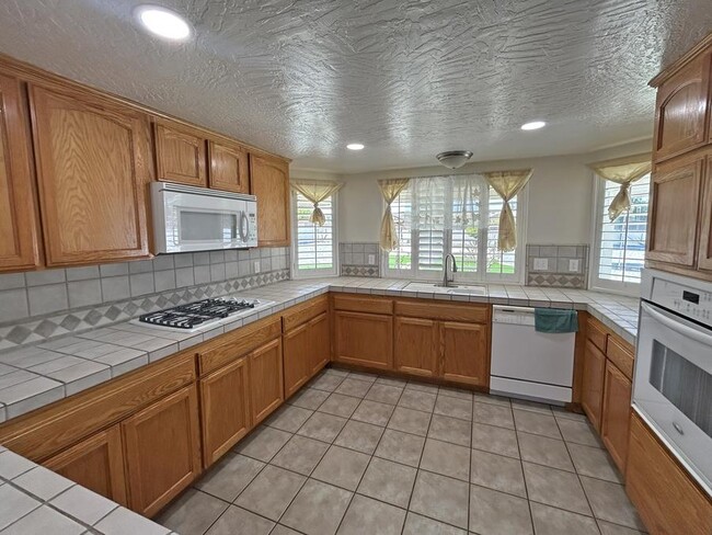 Building Photo - 7450 Paisley Ave