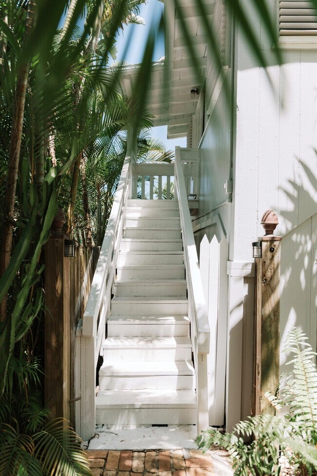 Building Photo - 446 27th St