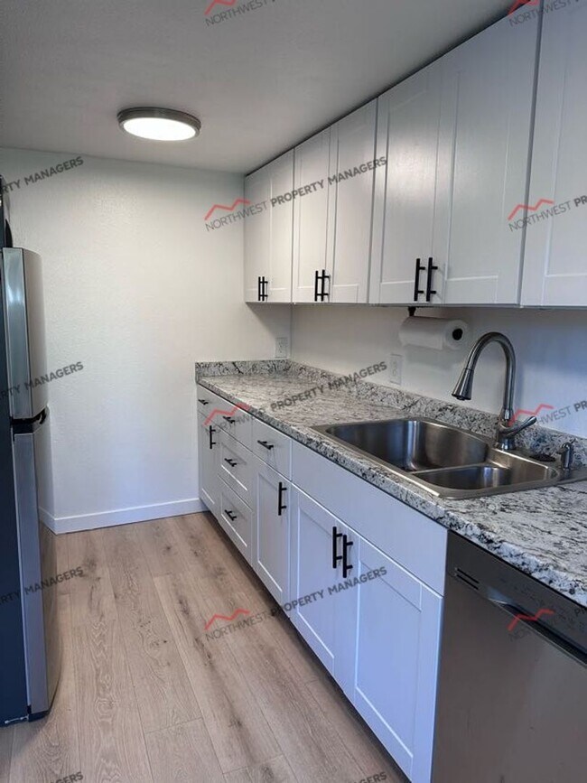 Building Photo - R58