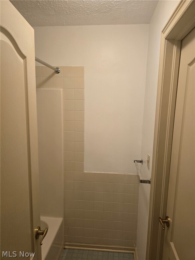 Building Photo - 355 Village Pointe Dr