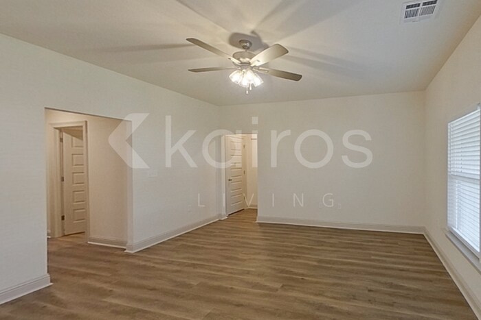 Building Photo - 8049 Hendrick Dr