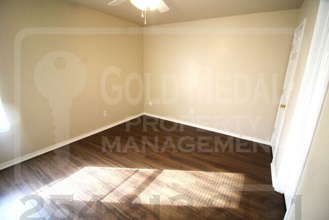 Building Photo - 3304 Barcelona Dr