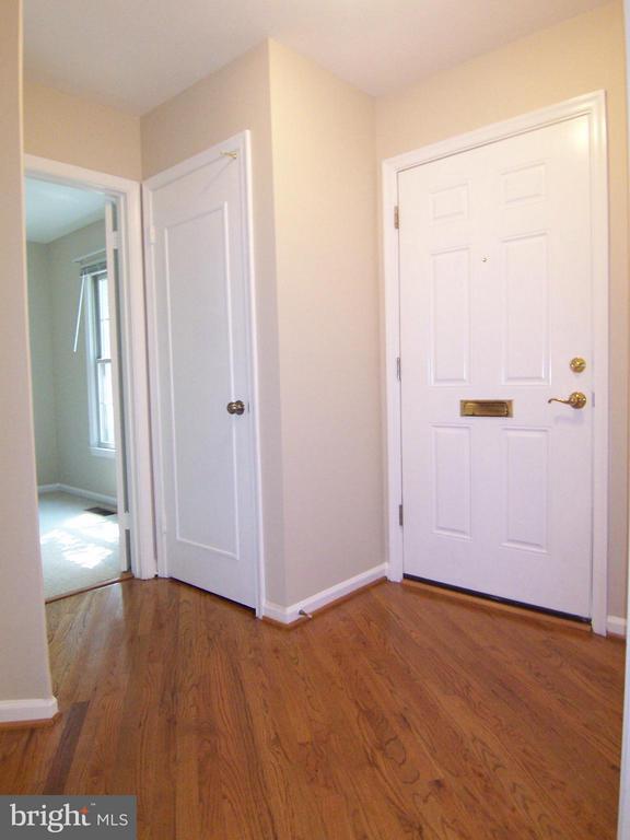 Building Photo - 8502 Lakinhurst Ln