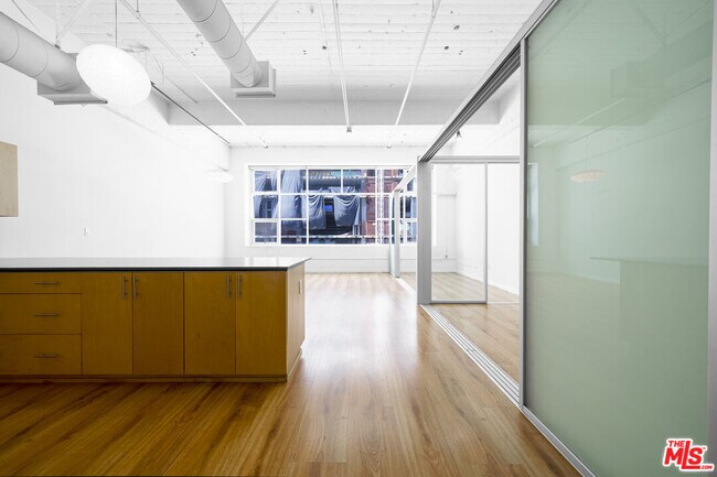Building Photo - 1130 Flower St