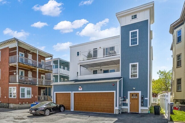 Building Photo - 8 W Bellflower St