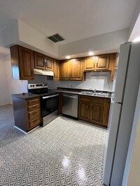 Building Photo - 16950 Woodlands Drive