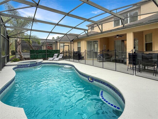 Building Photo - 530 Orista Dr