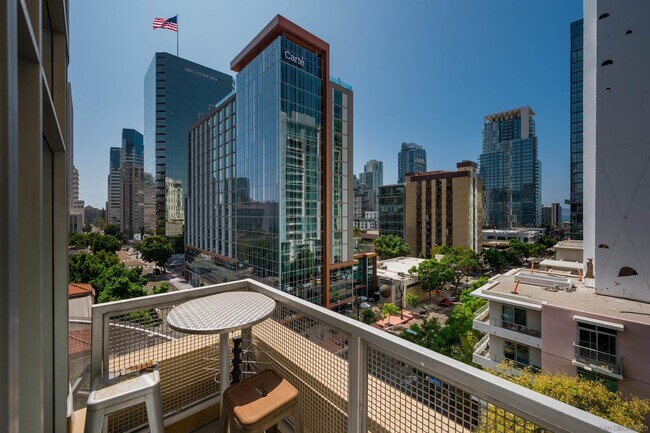 Building Photo - 350 W Ash St