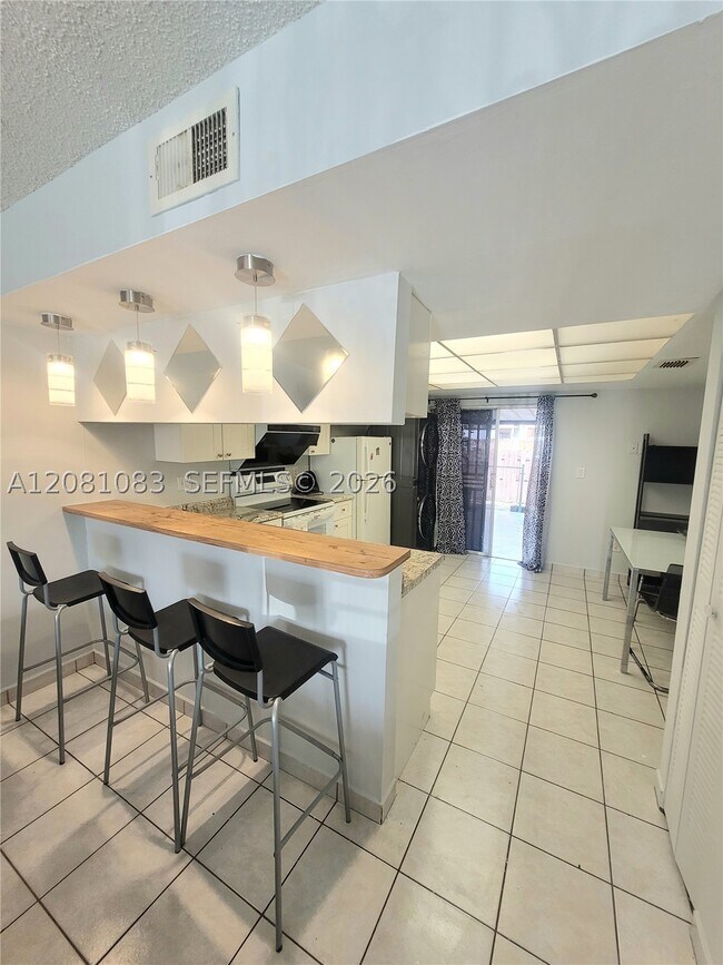 Building Photo - 3973 W 9th Ln