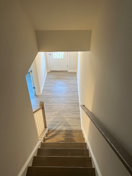 Building Photo - 3418 Chester Aly