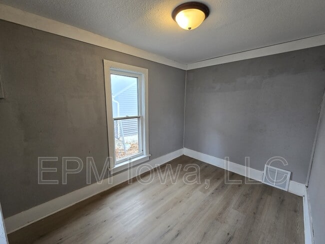 Building Photo - 714 W 1st St