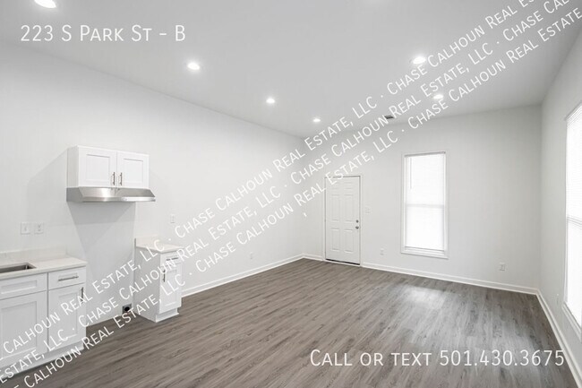 Building Photo - 223 S Park St