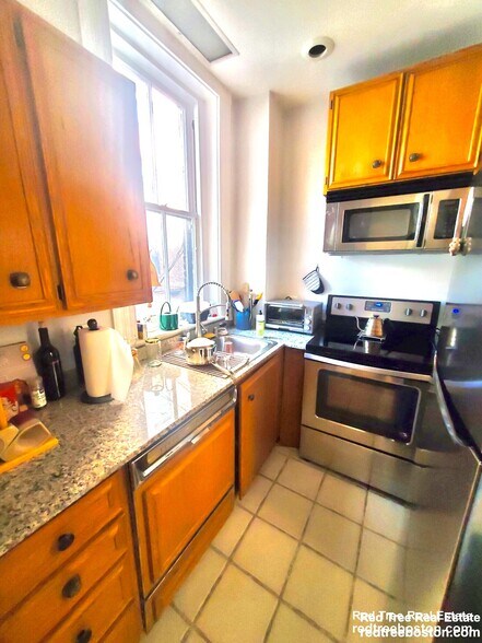 Building Photo - 429 Marlborough St