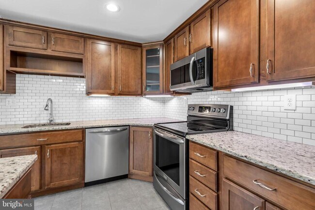 Building Photo - 644 Jasontown Rd