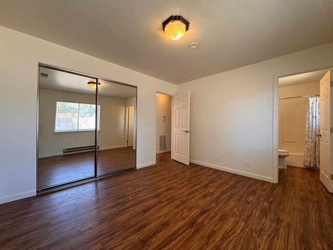 Building Photo - 695 Cameron Way