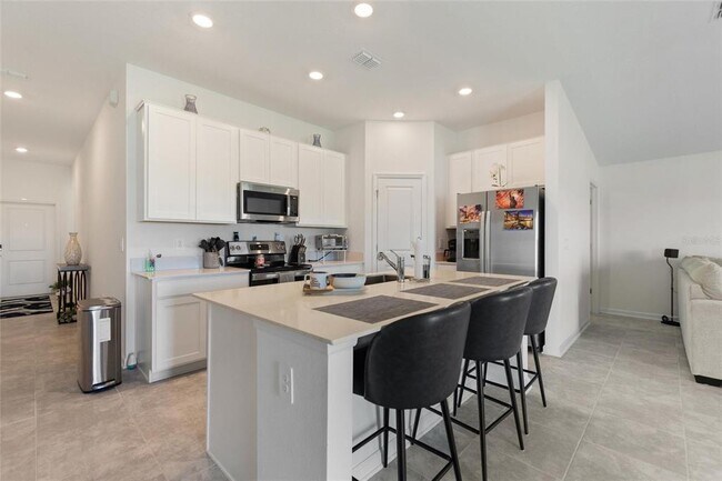 Building Photo - 656 Daring Dr