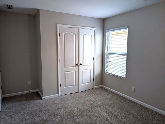 Building Photo - Pristine, move in ready Home located in th...