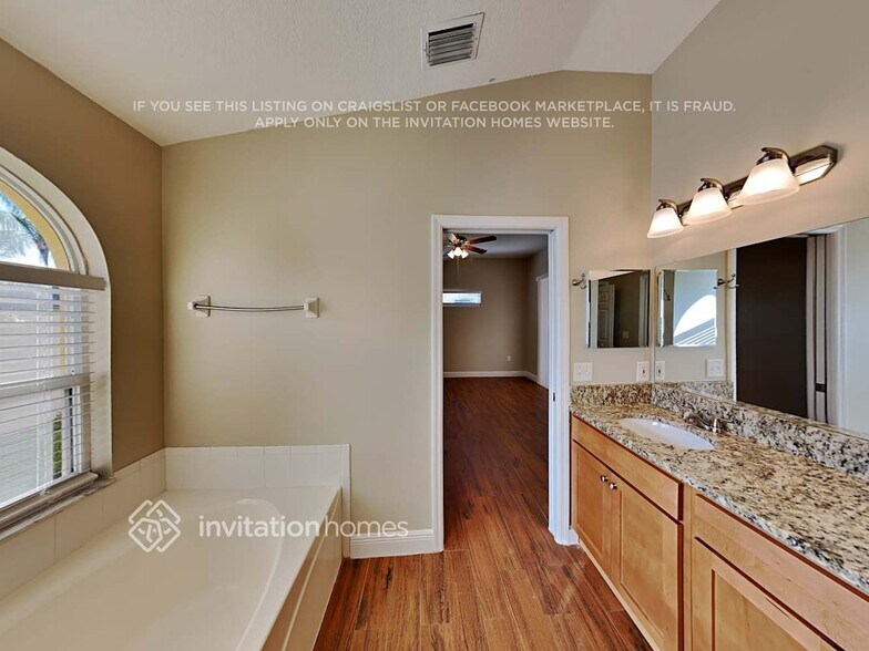 Building Photo - 1440 Baythorn Dr