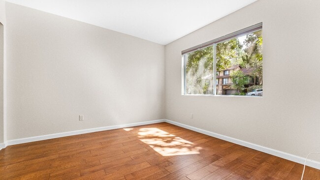 Building Photo - Beautiful Mountain Condo. 3 Bed-2Bath