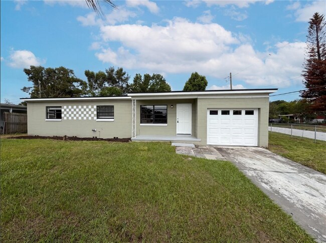 Building Photo - 702 S Solandra Dr