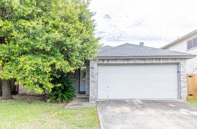 Building Photo - 7910 Lattimer Pond