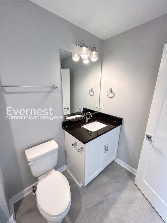 Building Photo - 2-Bed/2.5Bath Town Home/Pet Friendly/Available Soon!