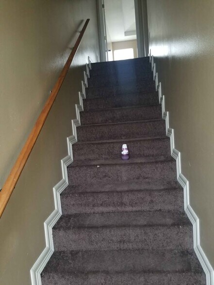 Building Photo - 1409 W Kiwi Ave