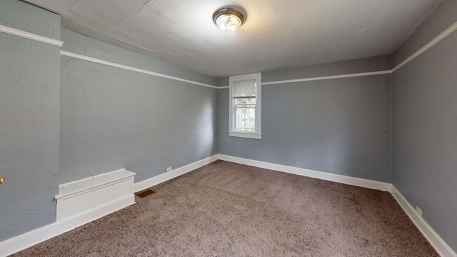 Building Photo - 2 Bedroom on a Corner Lot