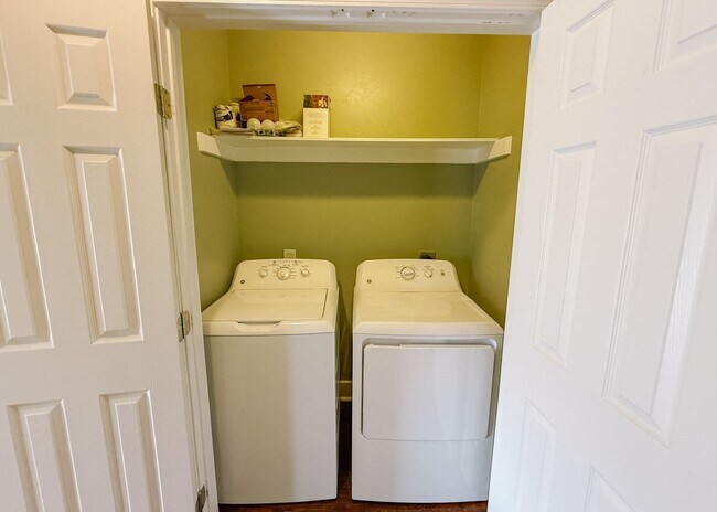 Building Photo - $500 OFF FIRST MONTHS RENT | Duplex in OKC!