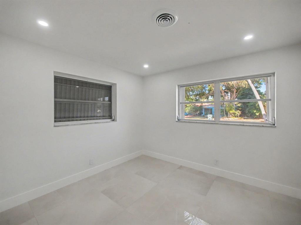 Building Photo - 1940 NW 32nd St