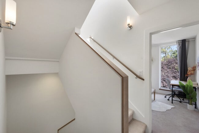 Building Photo - 1505 E Spruce St