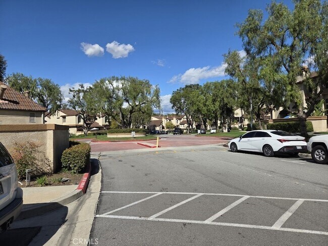 Building Photo - 9 Rock Cliff Pl