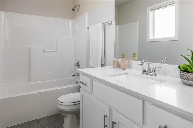 Building Photo - 1707 Ashwood Ave