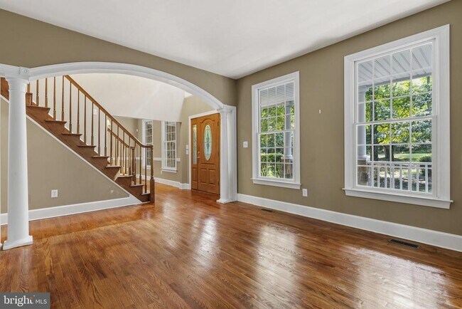 Building Photo - 45105 Mill Creek Way