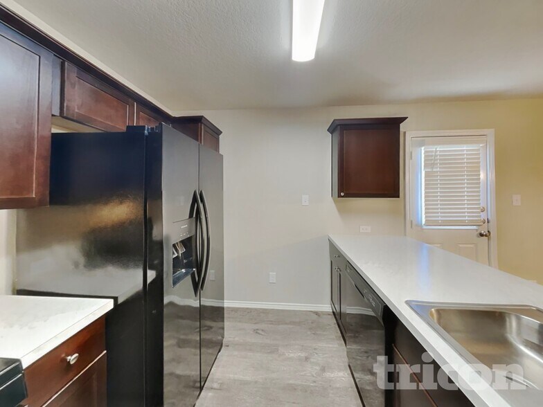 Building Photo - 8506 Amistad Cove