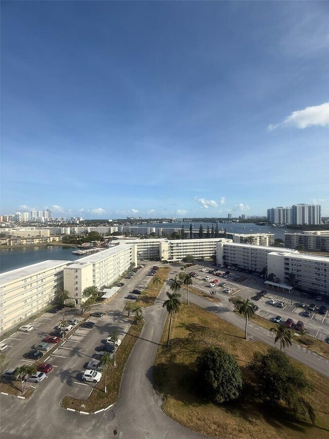 Building Photo - 18021 Biscayne Blvd