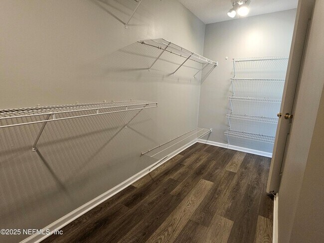 Building Photo - 1149 Sandlake Rd