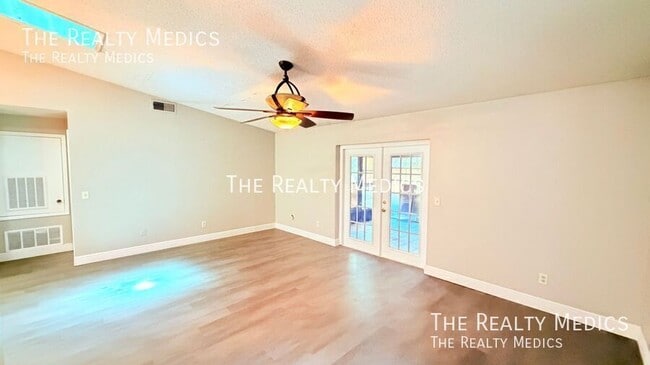 Building Photo - 124 Clear Lake Cir