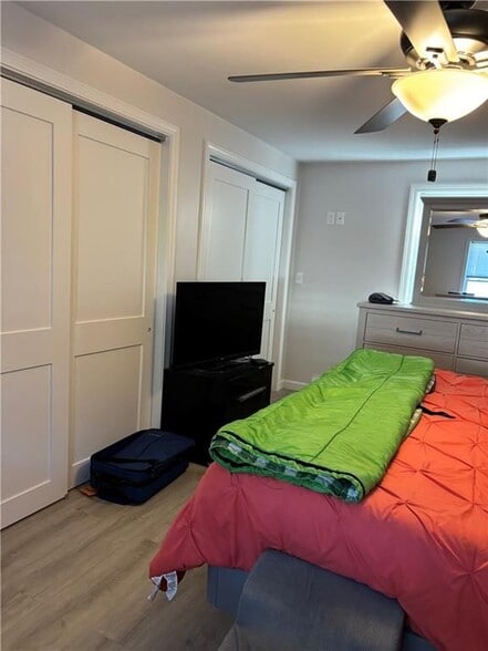 Building Photo - 8 Deluca St