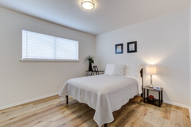 Building Photo - 502 Downshire Dr