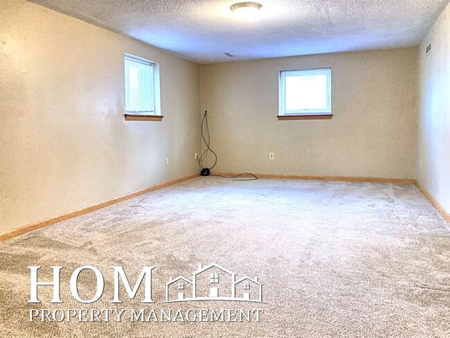 Building Photo - 108.5 Rogers St