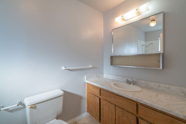 Building Photo - Bright & Spacious 3-Bed, 2-Bath Home in Wa...