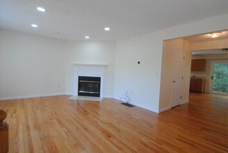 Building Photo - 68 Georgetown Dr