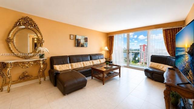 Building Photo - 3140 S Ocean Dr