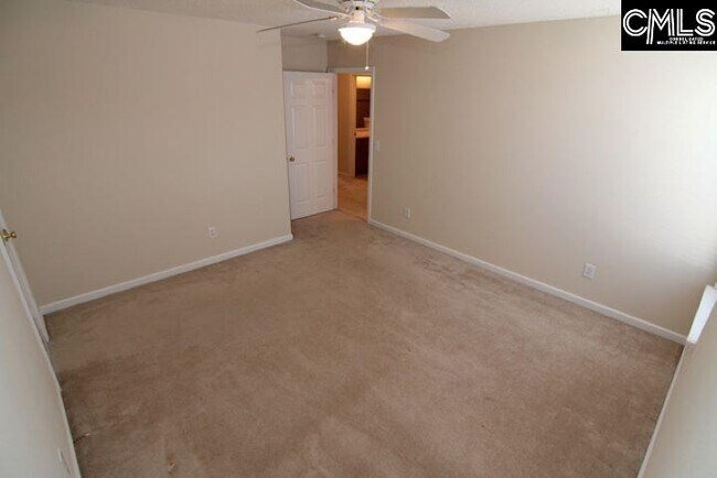 Building Photo - 5 Redbrush Ct