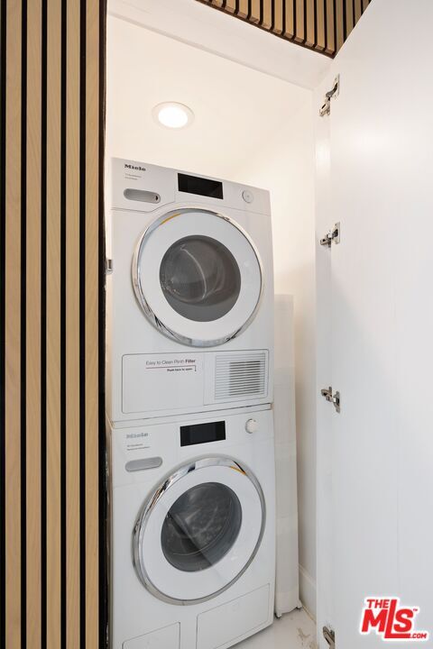 Building Photo - 1100 Alta Loma Rd